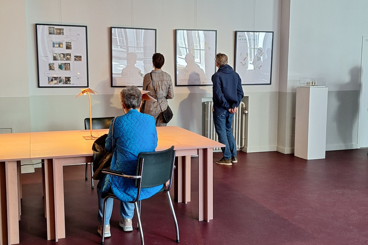 Mini-expo over het ontwerp in de studieruimte