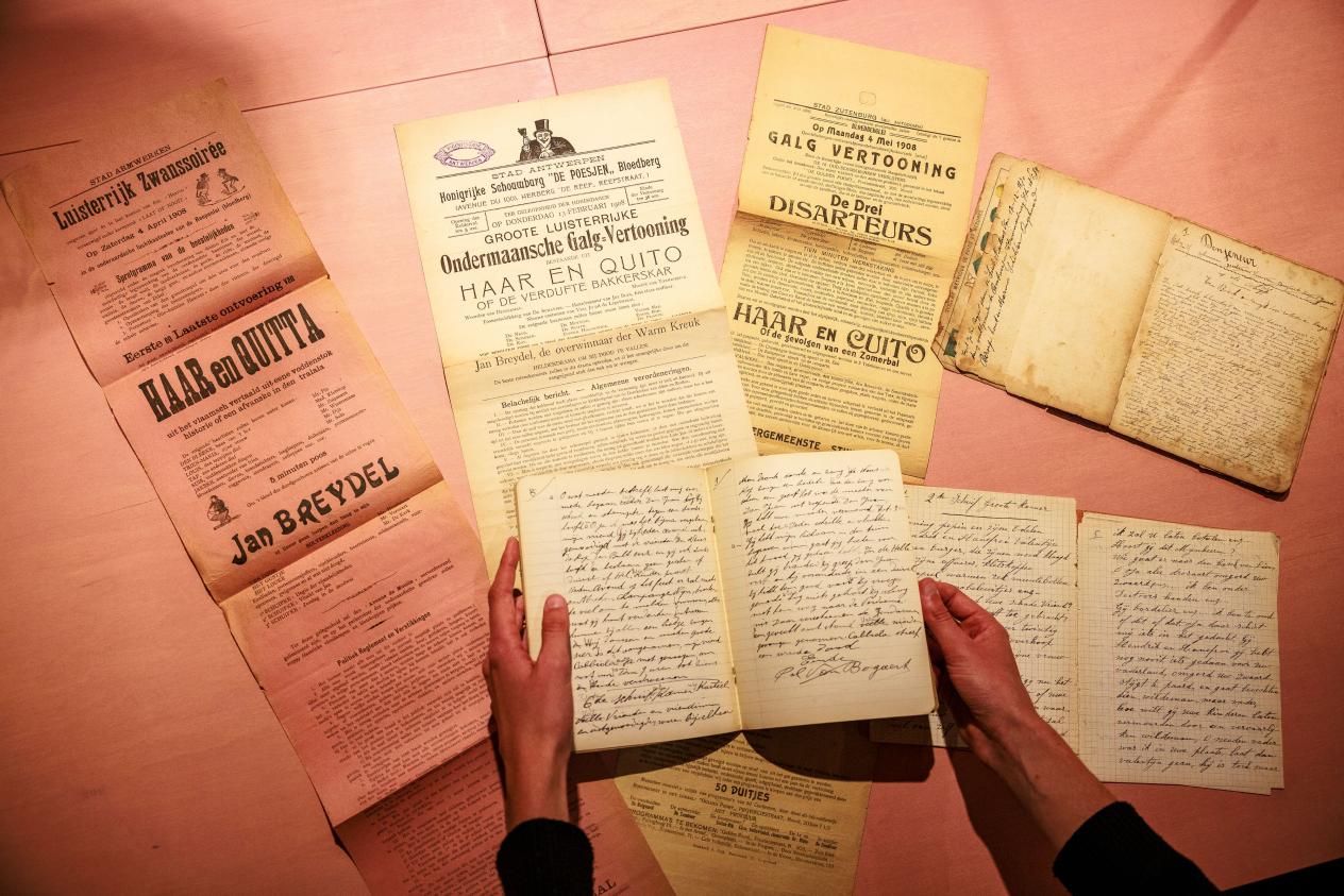 Enkele archiefstukken van het Poesjenellentheater
