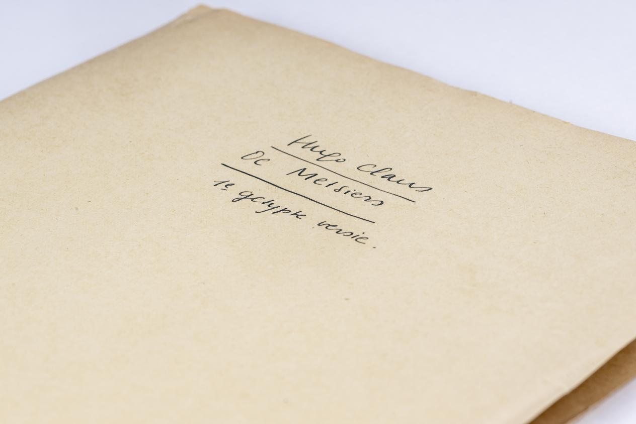 Dossiermap met opschrift 'Hugo Claus - De metsiers - 1ste getypte versie'