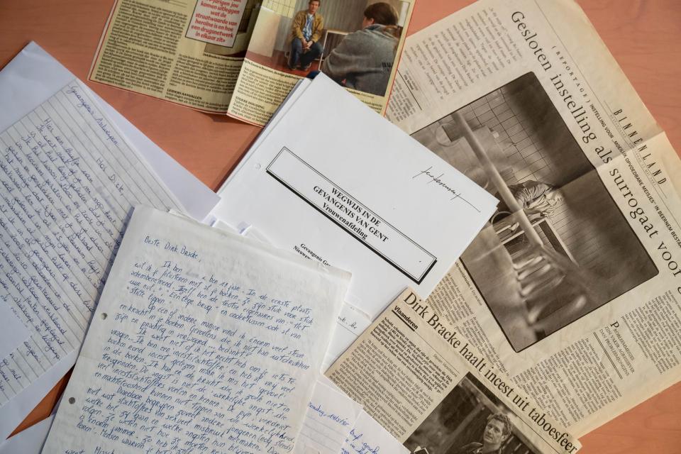 Archiefmateriaal van Dirk Bracke, waaronder enkele krantenknipsels over incest en het gevangeniswezen, handgeschreven brieven van jongeren uit de gevangenis aan Bracke en een verslag over de vrouwengevangenis van Gent.