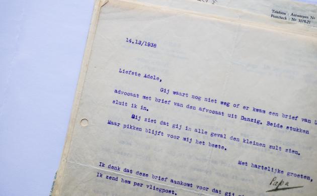 Foto van een getypte brief uit 1938 waarin Willem Elsscot zich richt tot zijn dochter Adele