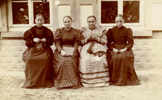 De dochters van J.D. Courtmans-Berchmans
