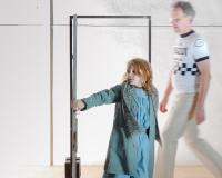 Comp. Marius speelt 'De Grote Oplichter' - je ziet een meisje (Jeanne Mahieu) en een man (acteur Vincent Van de Berg)